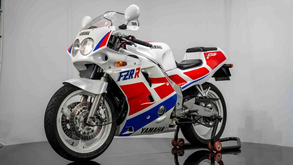 Yamaha FZR 250 R (3)