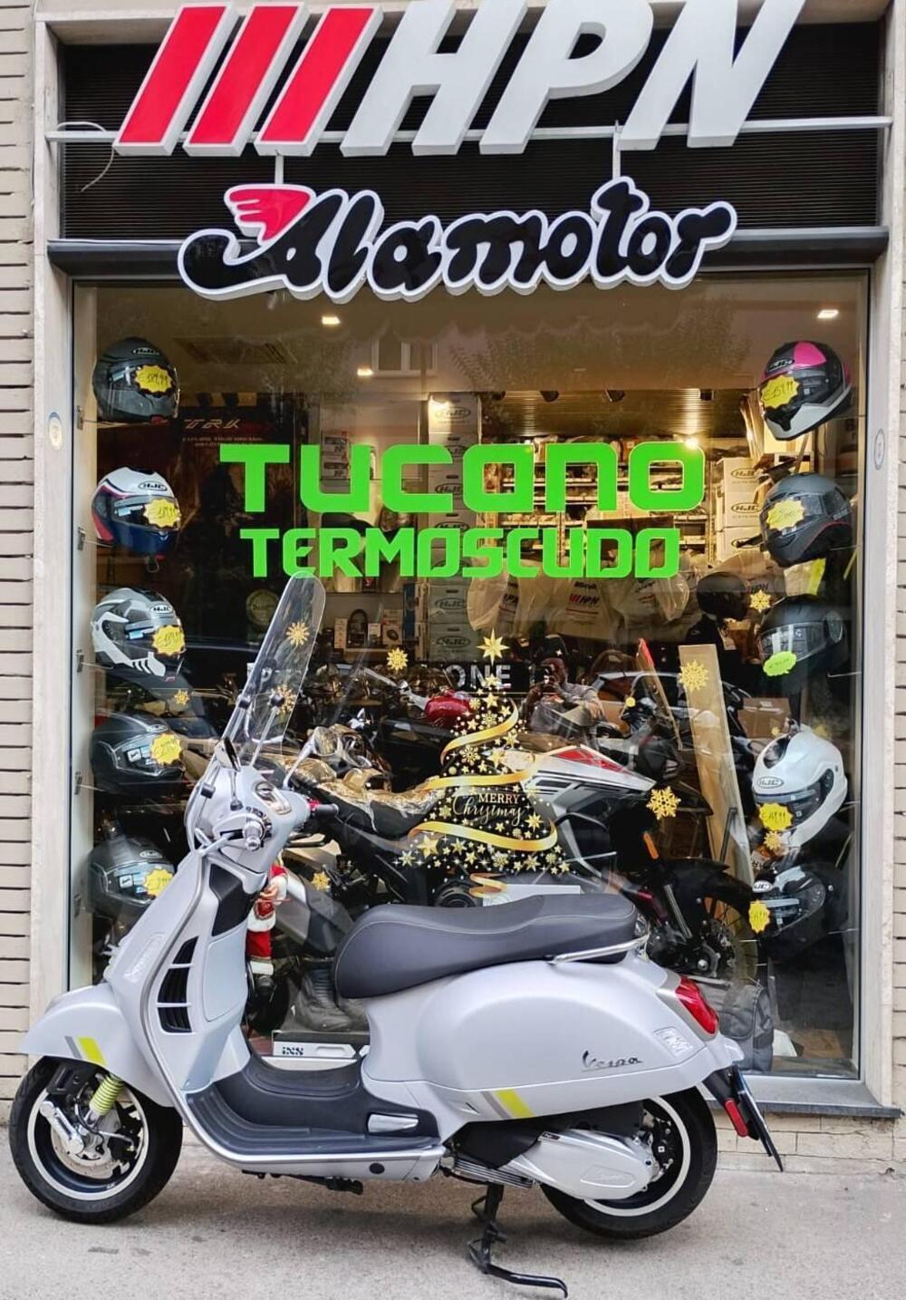 Vespa GTS 300 Super Tech (2023 - 24) (2)