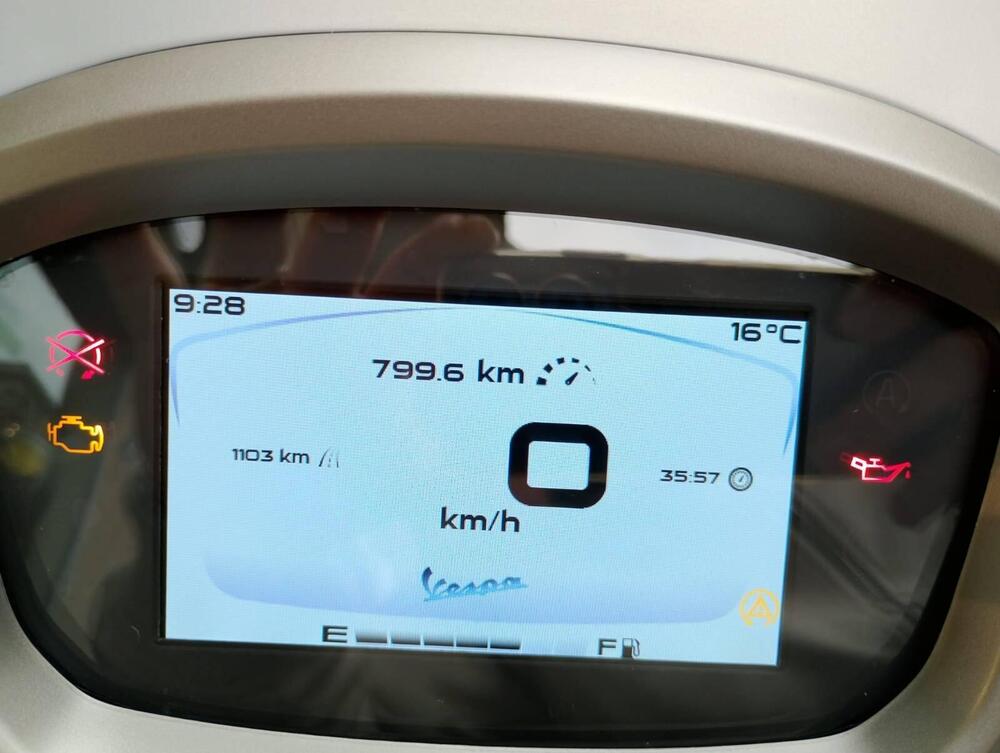 Vespa GTS 300 Super Tech (2023 - 24) (4)