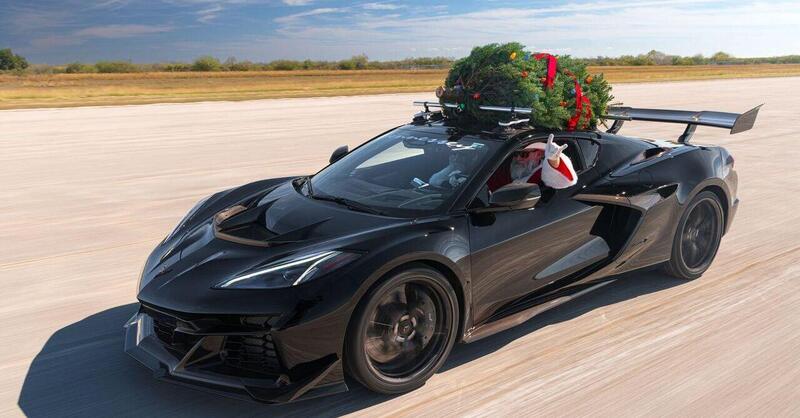 Quando anche un'albero di Natale tocca i 300 km/h: record della Corvette ZR1 di Hennessey