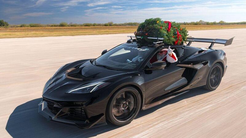 Quando anche un'albero di Natale tocca i 300 km/h: record della Corvette ZR1 di Hennessey