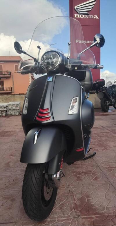 Vespa GTS 300 Super Sport (2023 - 24) usata