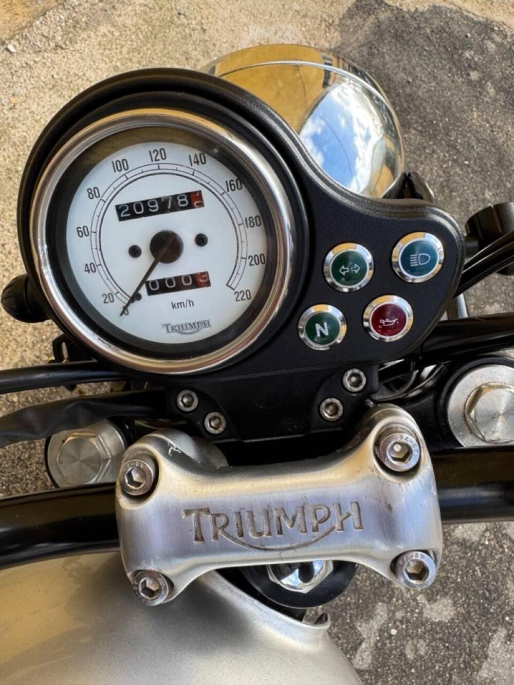 Triumph Bonneville T100 (2001 - 07) (4)