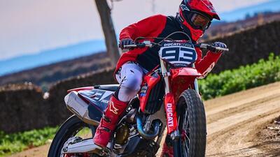 MotoGP 2025. Si ricomincia: Marc M&aacute;rquez &egrave; tornato in moto, su una Ducati da flat track! 