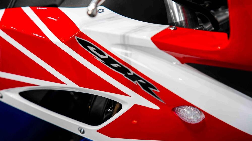 Honda CBR 1000 RR Fireblade (2004 - 05) (17)