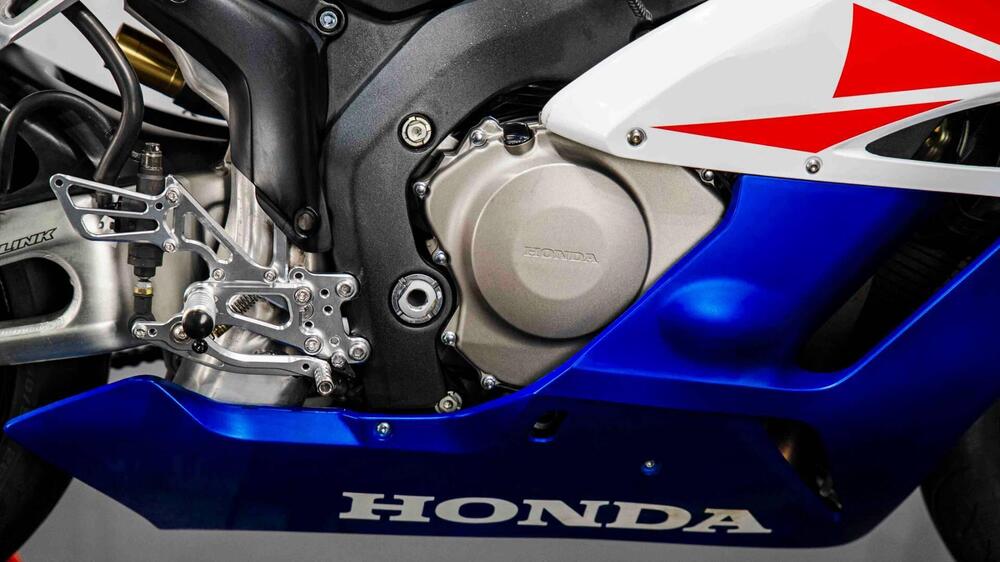 Honda CBR 1000 RR Fireblade (2004 - 05) (19)