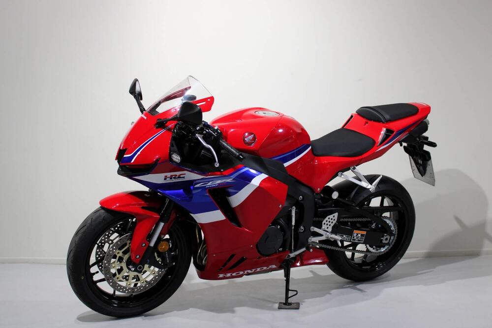 Honda CBR 600 RR (2024 - 25) (3)