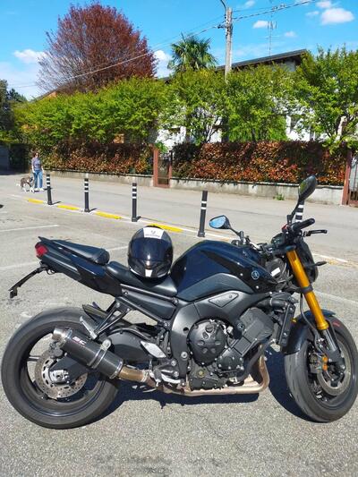Yamaha FZ8 (2010 - 12) usata