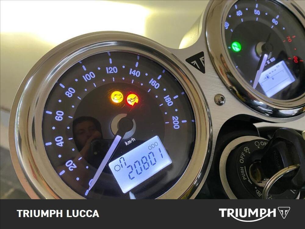 Triumph Street Twin 900 (2016) (11)