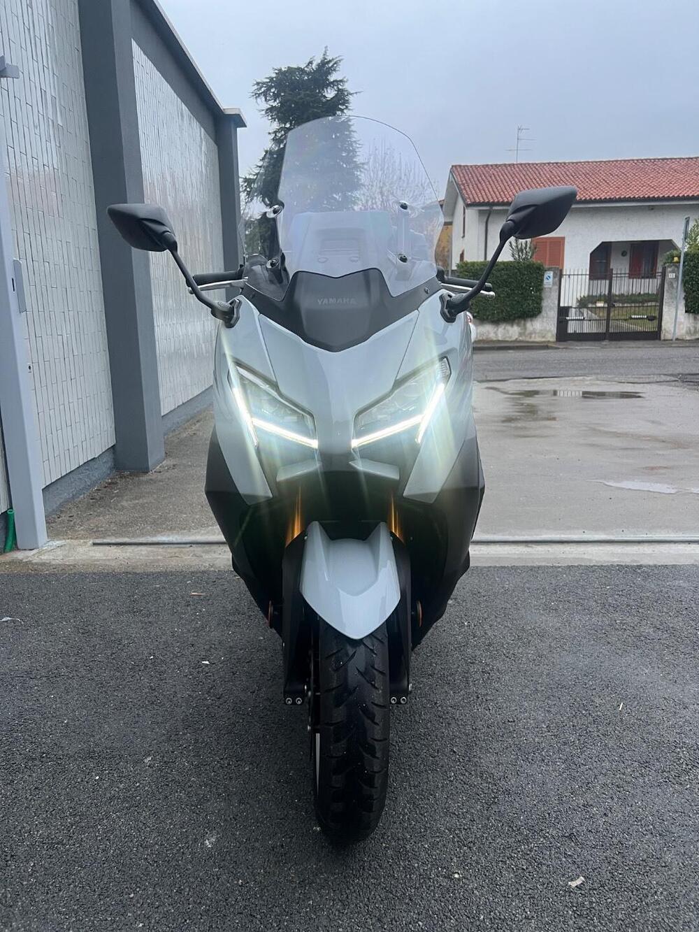 Yamaha T-Max 560 Tech Max (2025) (3)