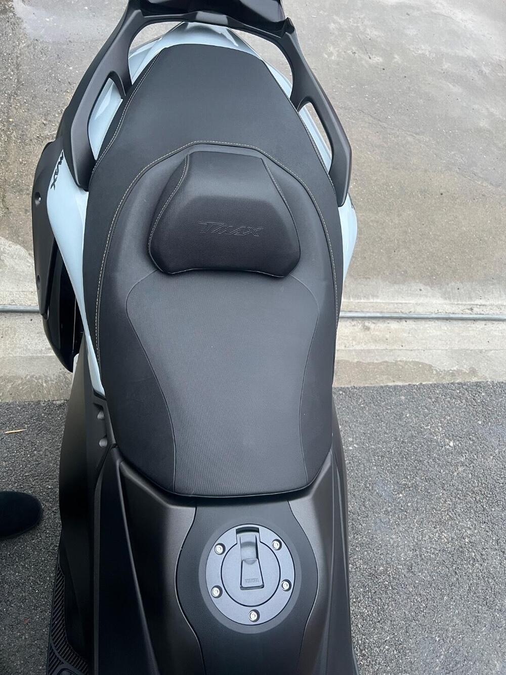 Yamaha T-Max 560 Tech Max (2025) (12)