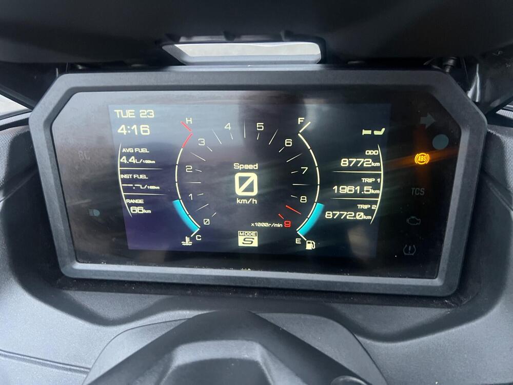 Yamaha T-Max 560 Tech Max (2025) (4)