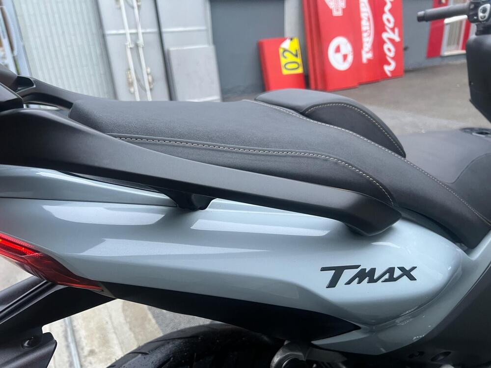 Yamaha T-Max 560 Tech Max (2025) (9)