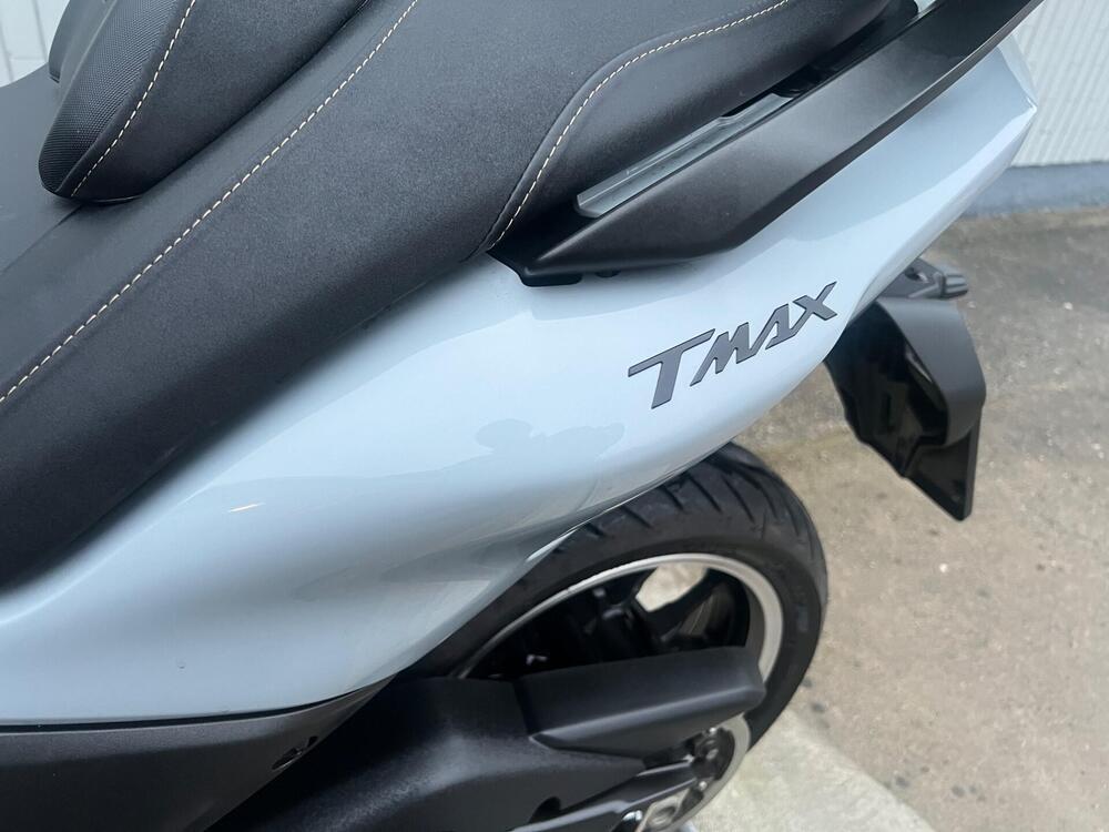 Yamaha T-Max 560 Tech Max (2025) (10)
