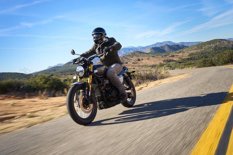 &Egrave; ancora il riferimento tra le Scrambler? Il nostro TEST della Triumph 900 m.y. 2026 [VIDEO]