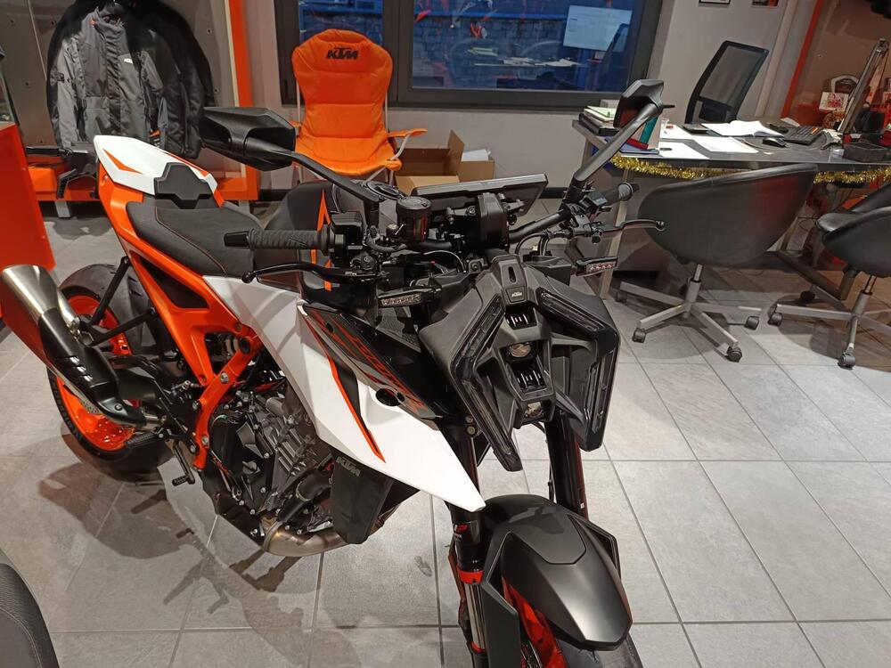KTM 990 Duke R (2026)