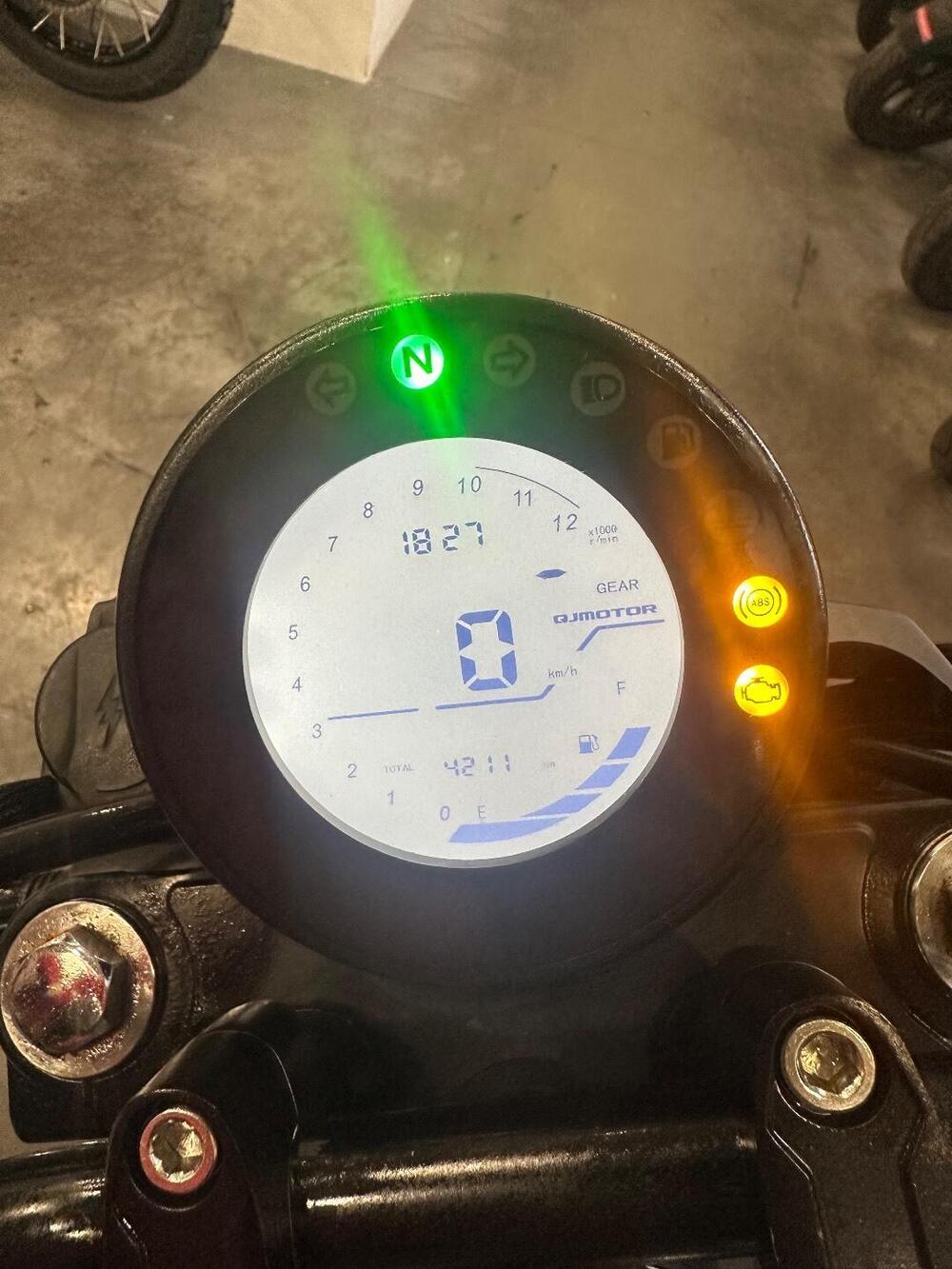 QJ Motor SRV 125 (2023 - 24) (8)