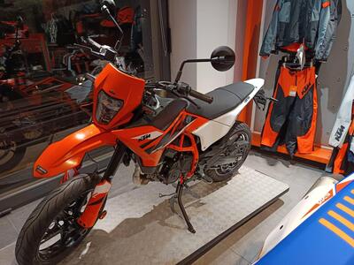 KTM 125 SMC R (2025) nuova