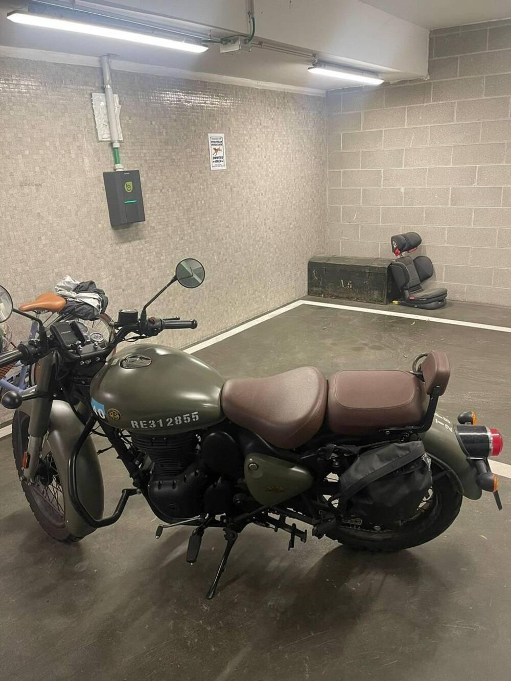 Royal Enfield Classic 350 (2021 - 25) (3)