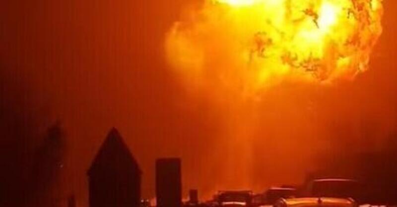 Incidente sull'A1, esplode autobotte di Gpl a Teano: autostrada chiusa verso Napoli, traffico in tilt [VIDEO]