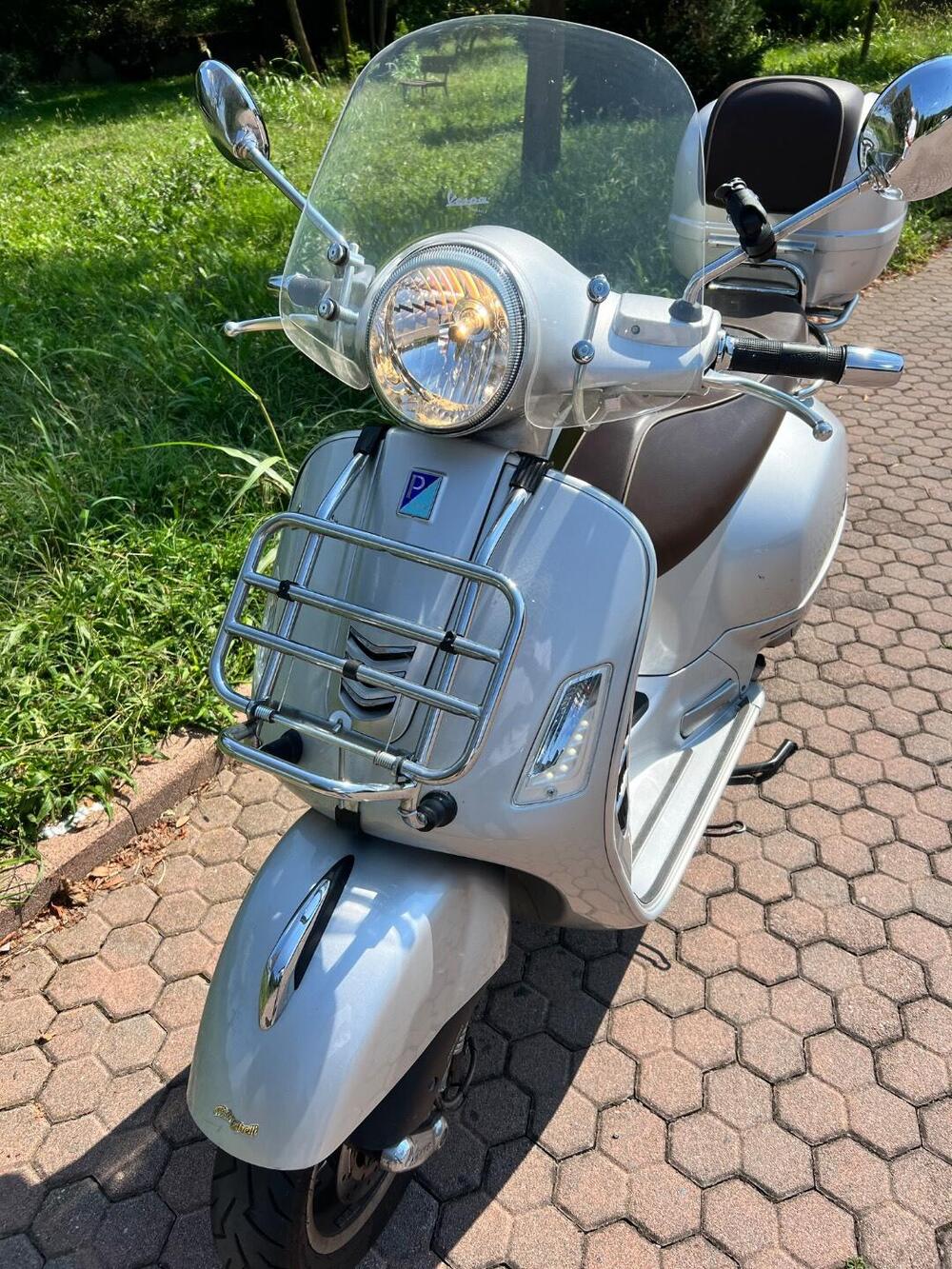 Vespa GTS 300 ABS Settantesimo (2016) (2)