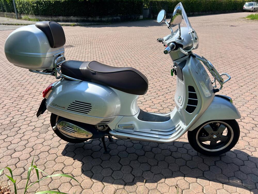 Vespa GTS 300 ABS Settantesimo (2016) (3)