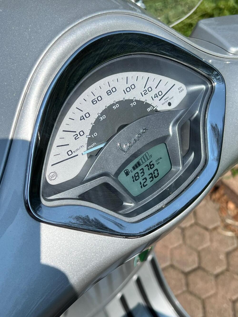 Vespa GTS 300 ABS Settantesimo (2016) (6)