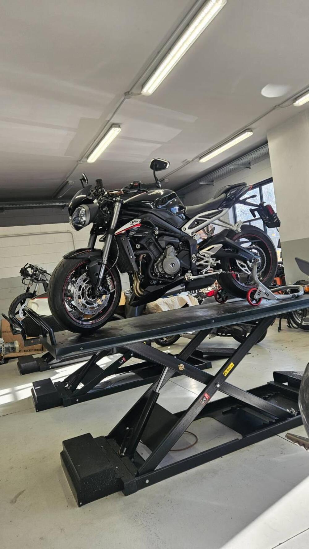 Triumph Street Triple RS (2017 - 19) (4)