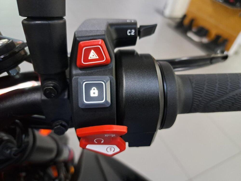 KTM 1290 Super Duke R (2022 - 23) (8)