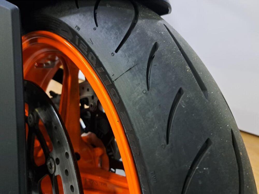 KTM 1290 Super Duke R (2022 - 23) (12)