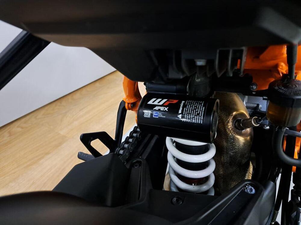 KTM 1290 Super Duke R (2022 - 23) (15)