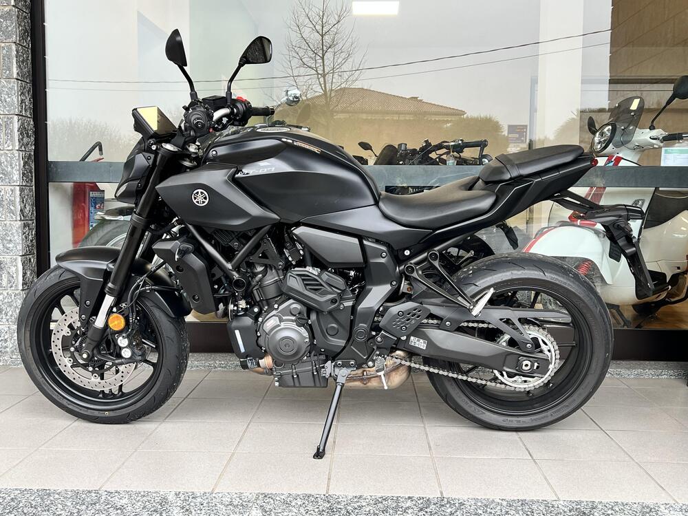 Yamaha MT-07 Y-AMT (2025) (2)