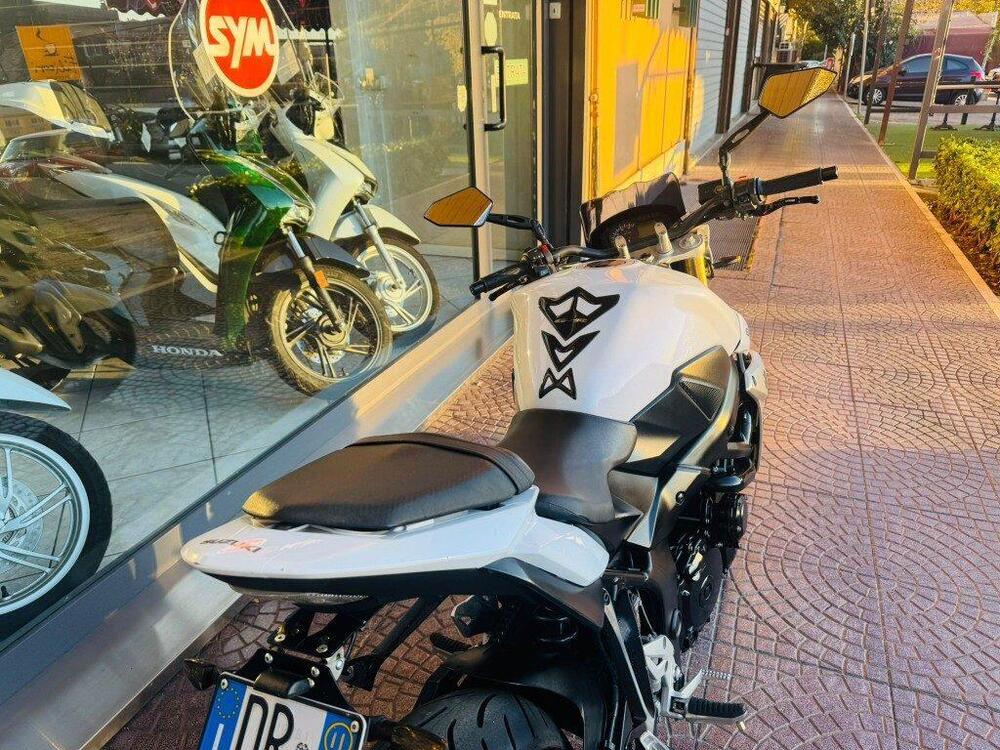 Suzuki GSR 750 (2010 - 15) (6)