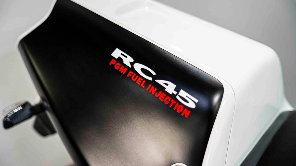 Honda RVF 750 R RC45  (12)