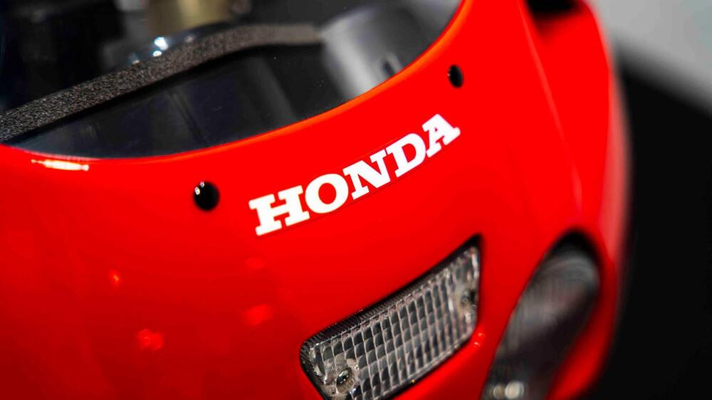 Honda RVF 750 R RC45  (14)