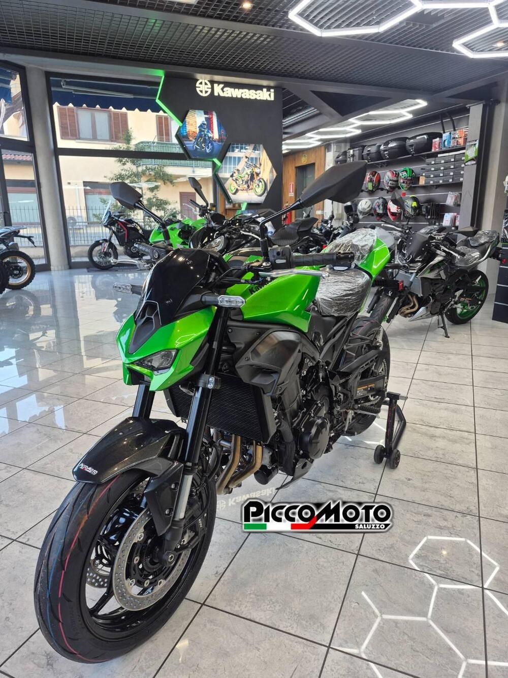 Kawasaki Z 900 (2025 - 26) (9)