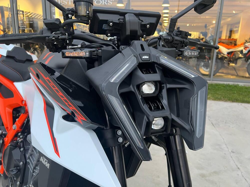 KTM 990 Duke R (2026) (11)