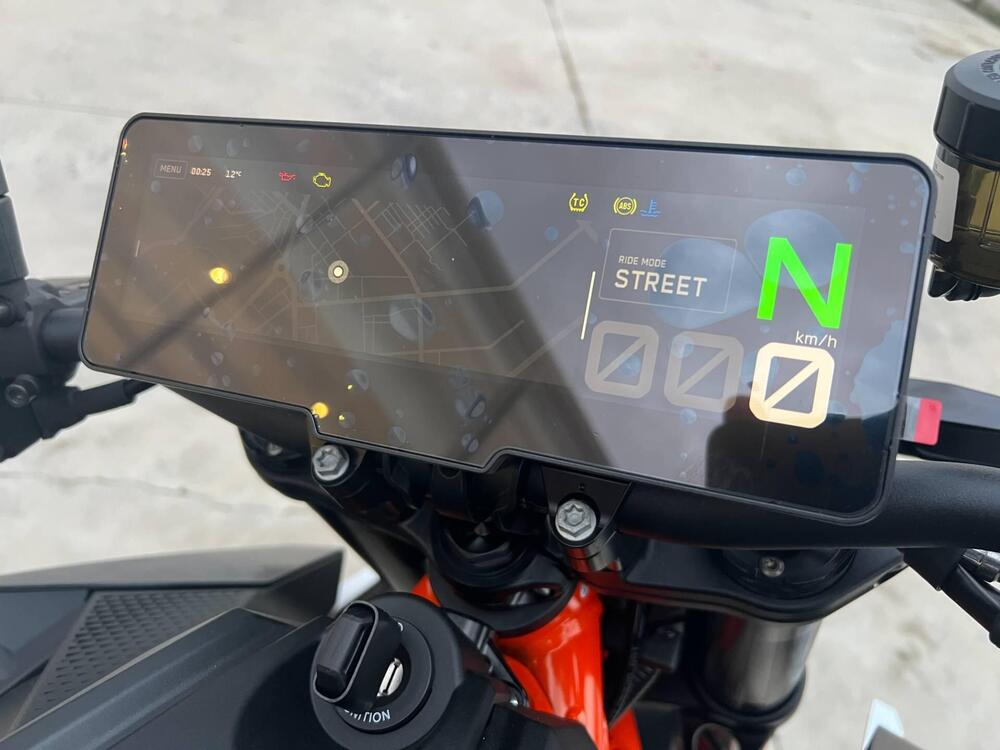 KTM 990 Duke R (2026) (16)