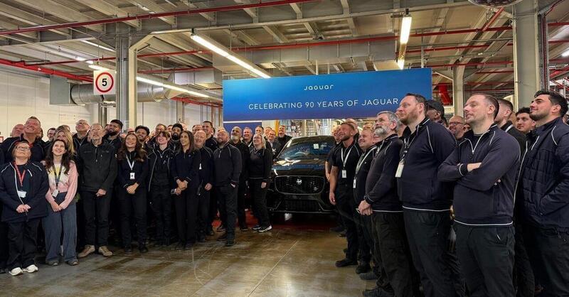 Jaguar chiude un capitolo storico: a Coventry nasce l&rsquo;ultimo modello &ldquo;classico&rdquo;