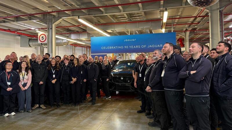 Jaguar chiude un capitolo storico: a Coventry nasce l&rsquo;ultimo modello &ldquo;classico&rdquo;