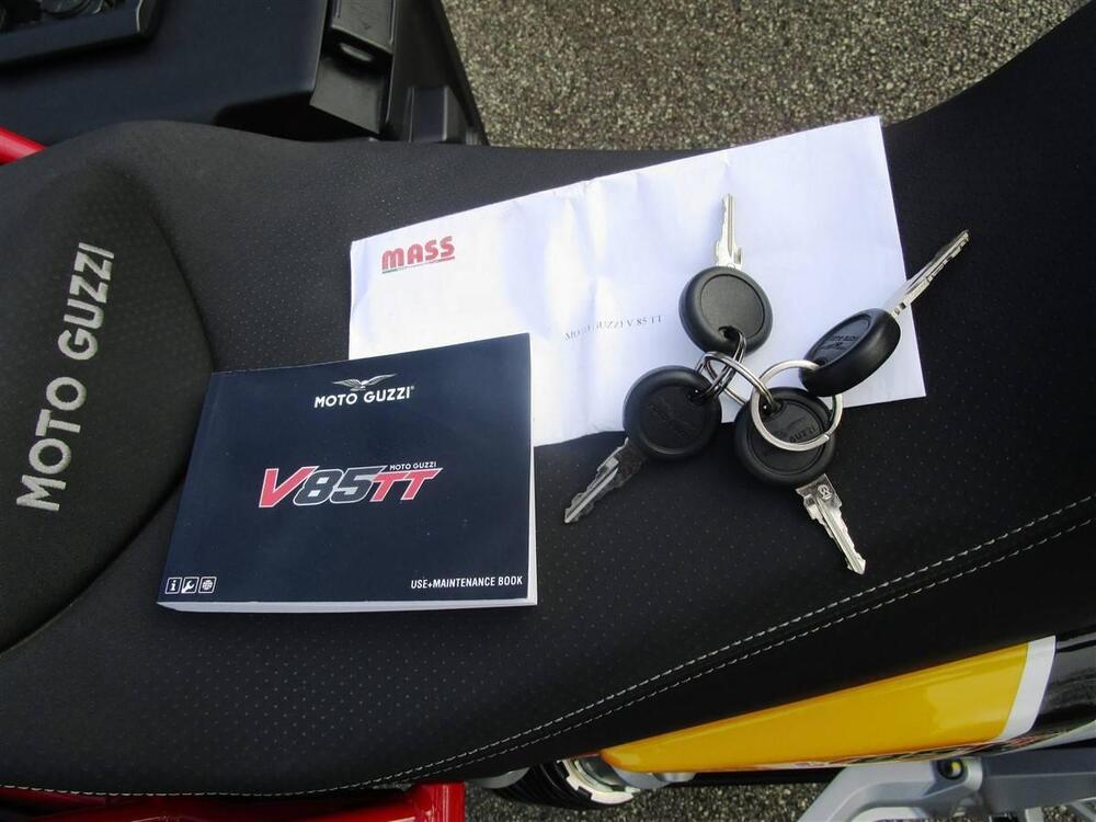 Moto Guzzi V85 TT Evocative Graphics (2019 - 20) (10)