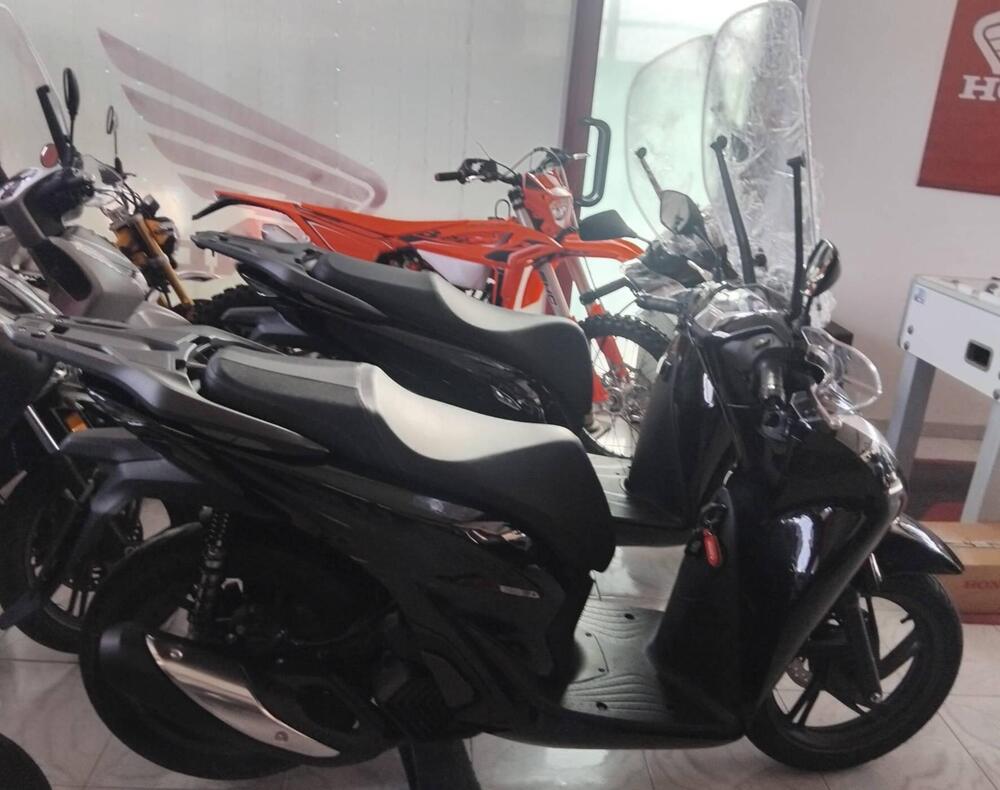 Honda SH 125i (2024 - 25) (3)