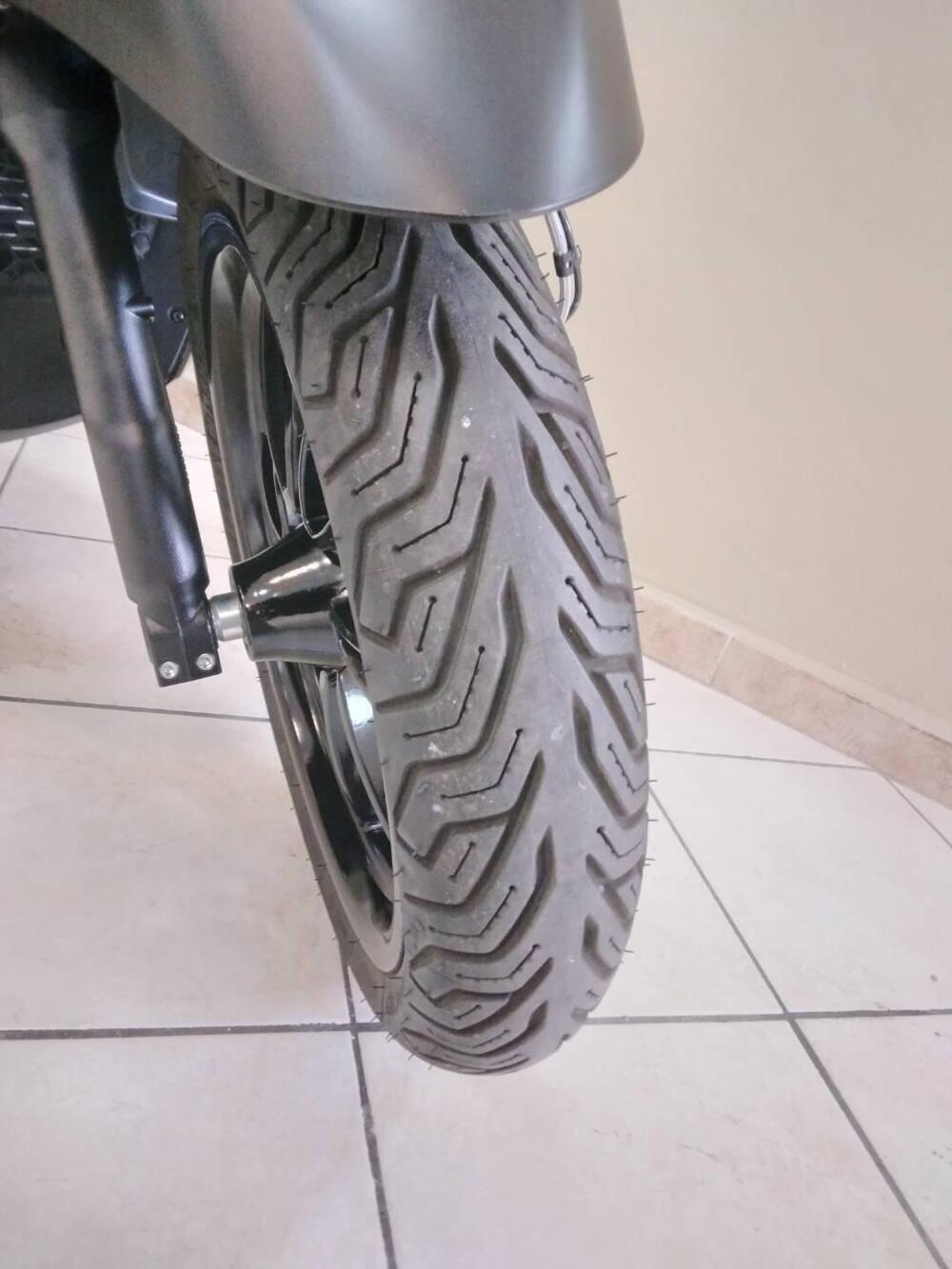 Piaggio Beverly 300 ABS-ASR (2021 - 25) (2)