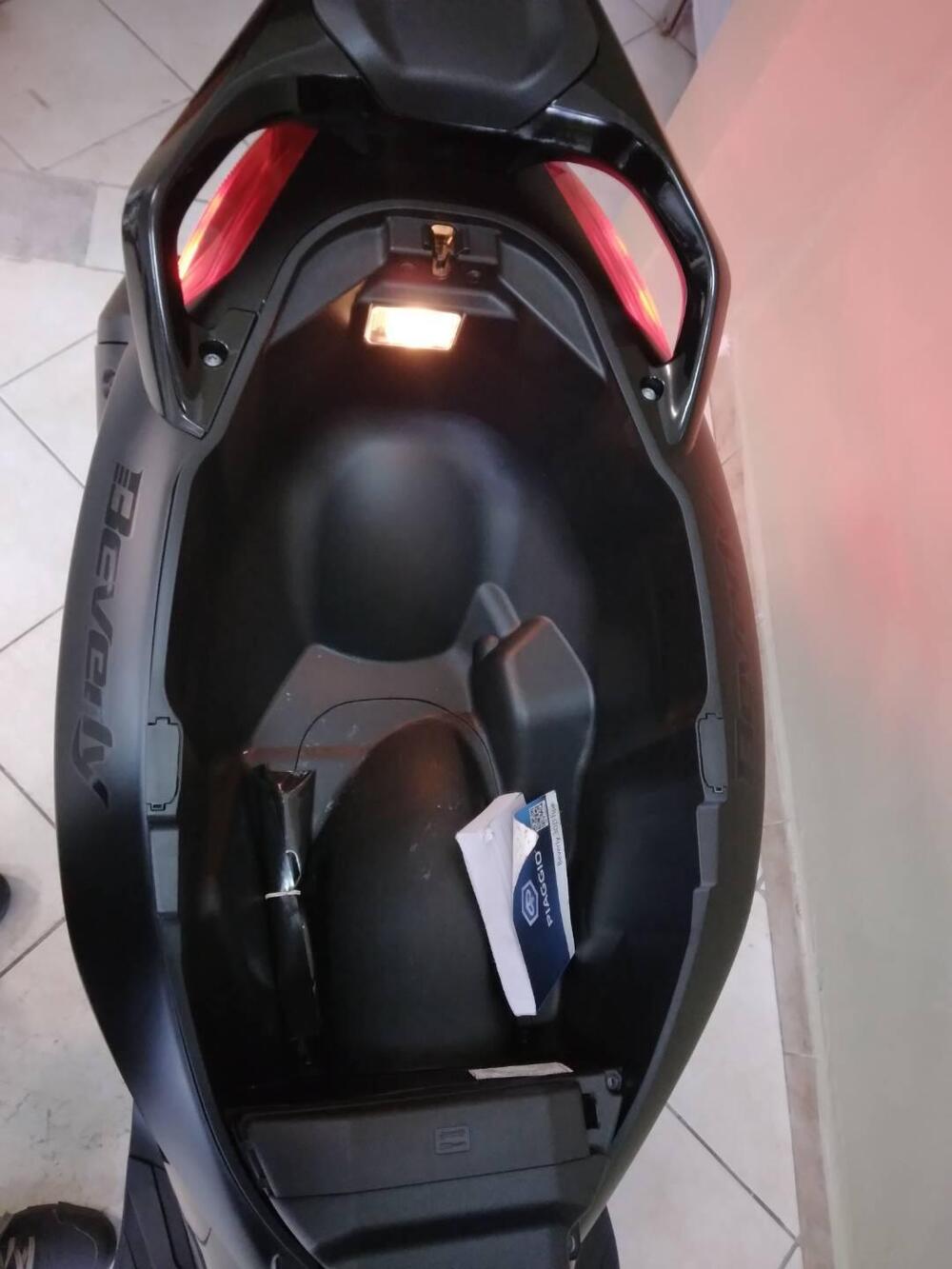 Piaggio Beverly 300 ABS-ASR (2021 - 25) (4)