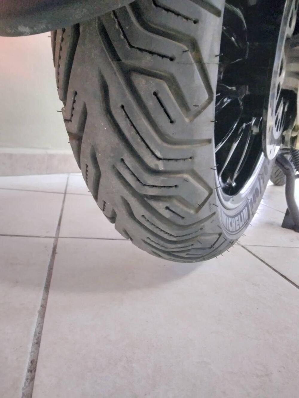 Piaggio Beverly 300 ABS-ASR (2021 - 25) (5)