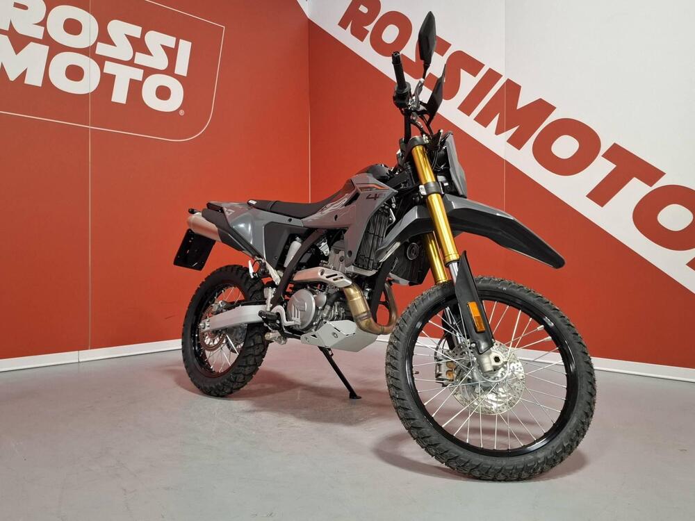 Suzuki DR-Z4S (2025)