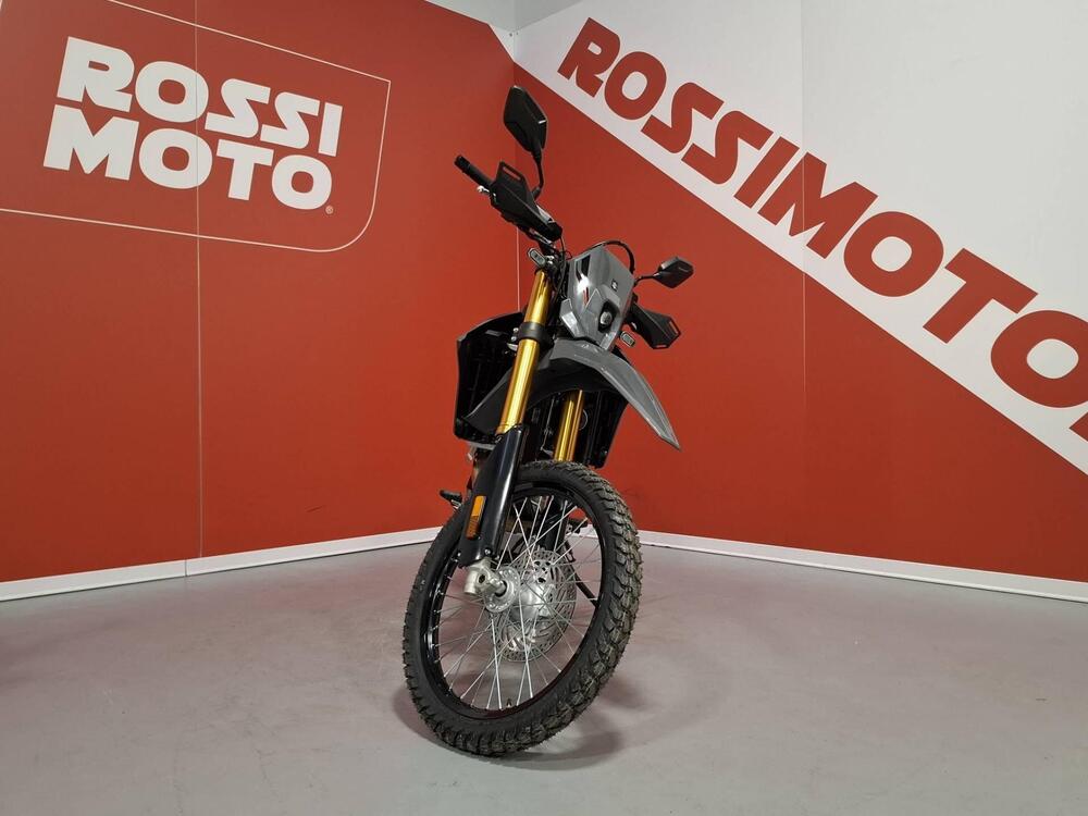 Suzuki DR-Z4S (2025) (6)