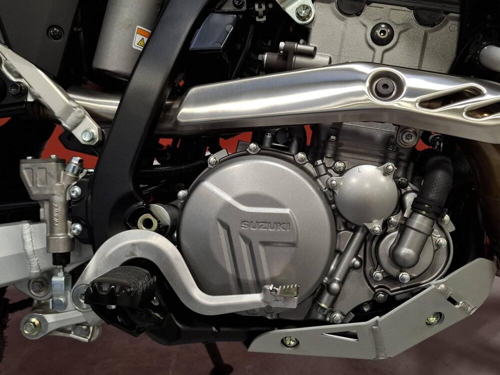 Suzuki DR-Z4S (2025) (7)