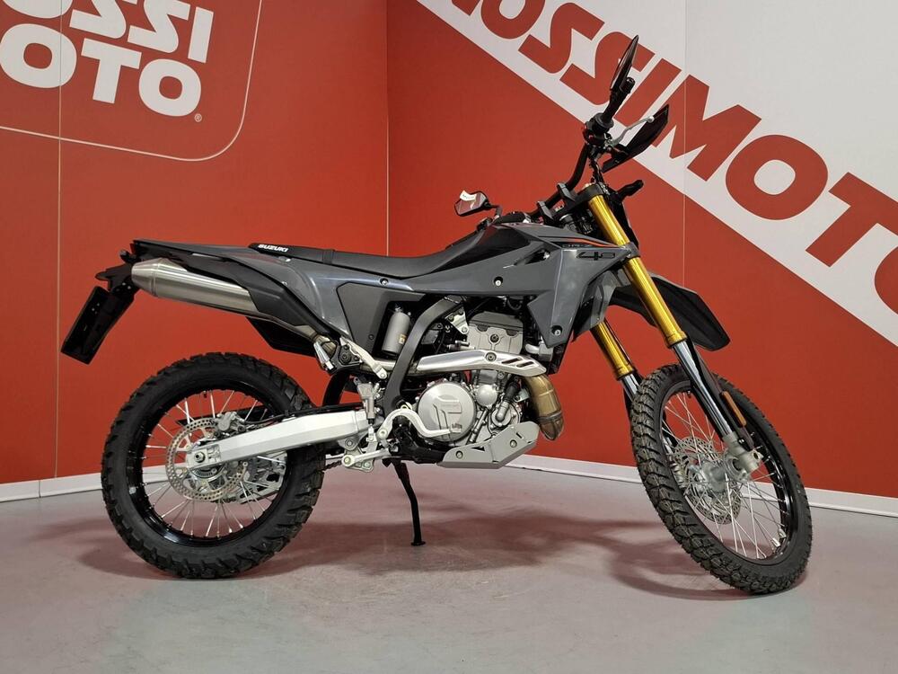 Suzuki DR-Z4S (2025) (11)