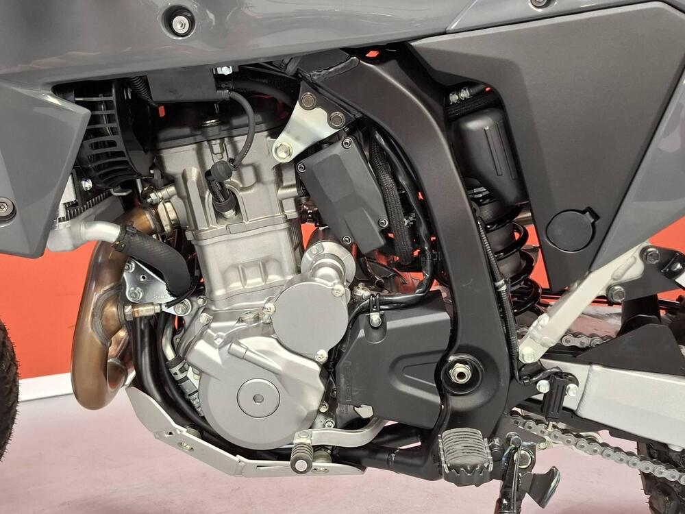 Suzuki DR-Z4S (2025) (12)